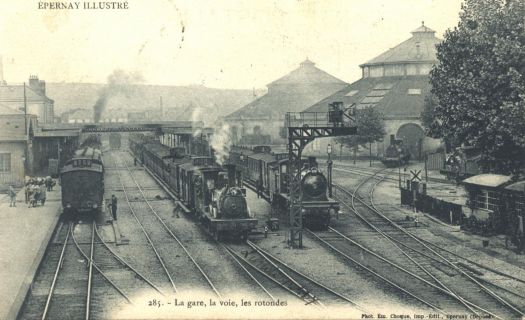 La gare d'Épernay , carte postale, don anonyme (Service Archives-Patrimoine d'Épernay, non coté).