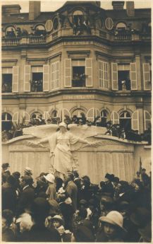 Photographie de l'inauguration du Monument aux morts le 6 juillet 1924 (Service Archives-Patrimoine d'Épernay, 1M8).