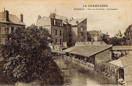 Le ruisseau du Cubry et les moulins d'Épernay, carte postale, don anonyme (Service Archives-Patrimoine d'Epernay, non coté)..