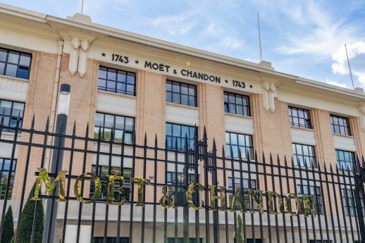 Façade de l'immeuble de "Moët et Chandon" à Epernay, 20 avenue de Champagne (photographie par Noémie Cozette).