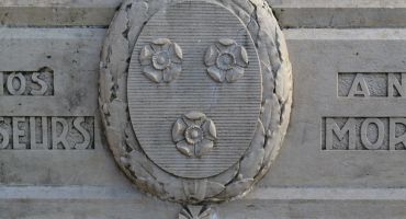 Blason de la ville d'Épernay sur le Monument aux morts 1914-1918.